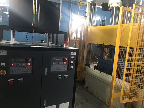 碳纤维RTM油温机