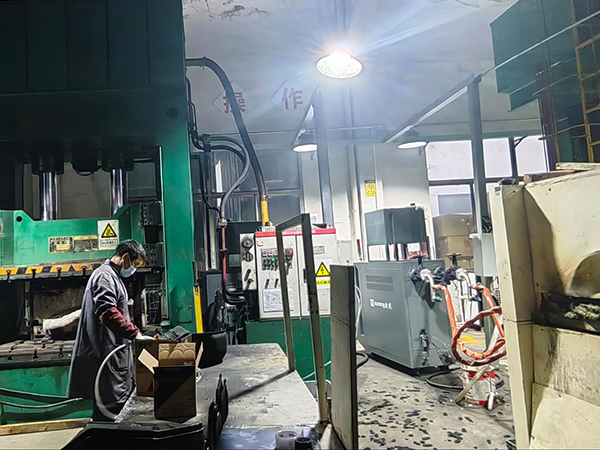 汽车部件生产线热压机电加热模温机