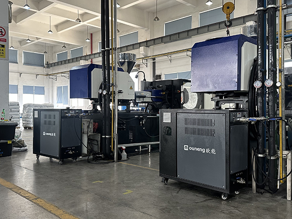 纽扣箱包扣生产注塑机模具油温机