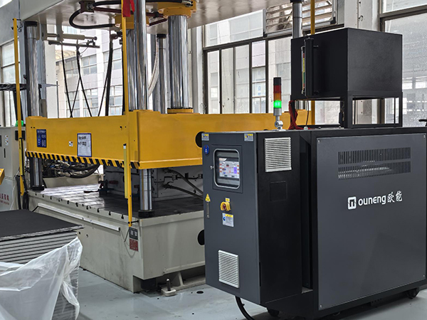 汽车内饰材料热压成型双机一体油温机——应用案例